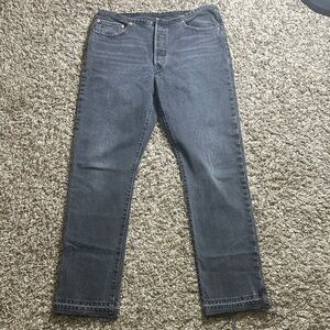 Levi's Men's Straight leg mid rise Jeans 32x32 button up.